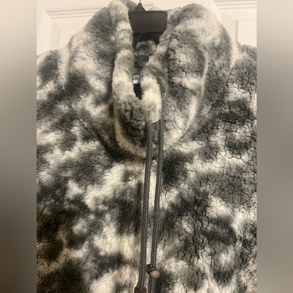 Marissa Olivia New York Sherpa like pullover jacket pre-owned 1X has pockets - Picture 2 of 4